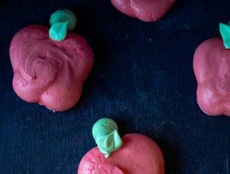 These apple meringue cookies are a light and airy cookie, pick from having a vanilla meringue or an apple meringue cookie flavor. #Apple #Vanilla #cookie #Meringue