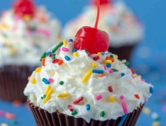 Making ice cream cupcakes is easy to do when you want a fun ice cream treat. Simple step by step directions for this fun summer dessert that everyone will love. You can use your favorite ice cream flavors to make these tasty ice cream cupcakes. Even better these are a no bake cupcake which is perfect for the summertime when it is hot! #Icecream #SummerDessert #IceCreamDessert #cupcake #nobakecupcake #nobake #IceCreamRecipe #CupcakeRecipe