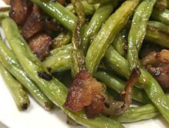 Made in a foil packet, Green Beans with Bacon is made with fresh green beans and filled with buttery garlic bacon flavors and cooked right on the grill! #GreenBeans #Grilled #Garlic #Bacon #FoilPacket #grillRecipe #GreenBeanswithBacon