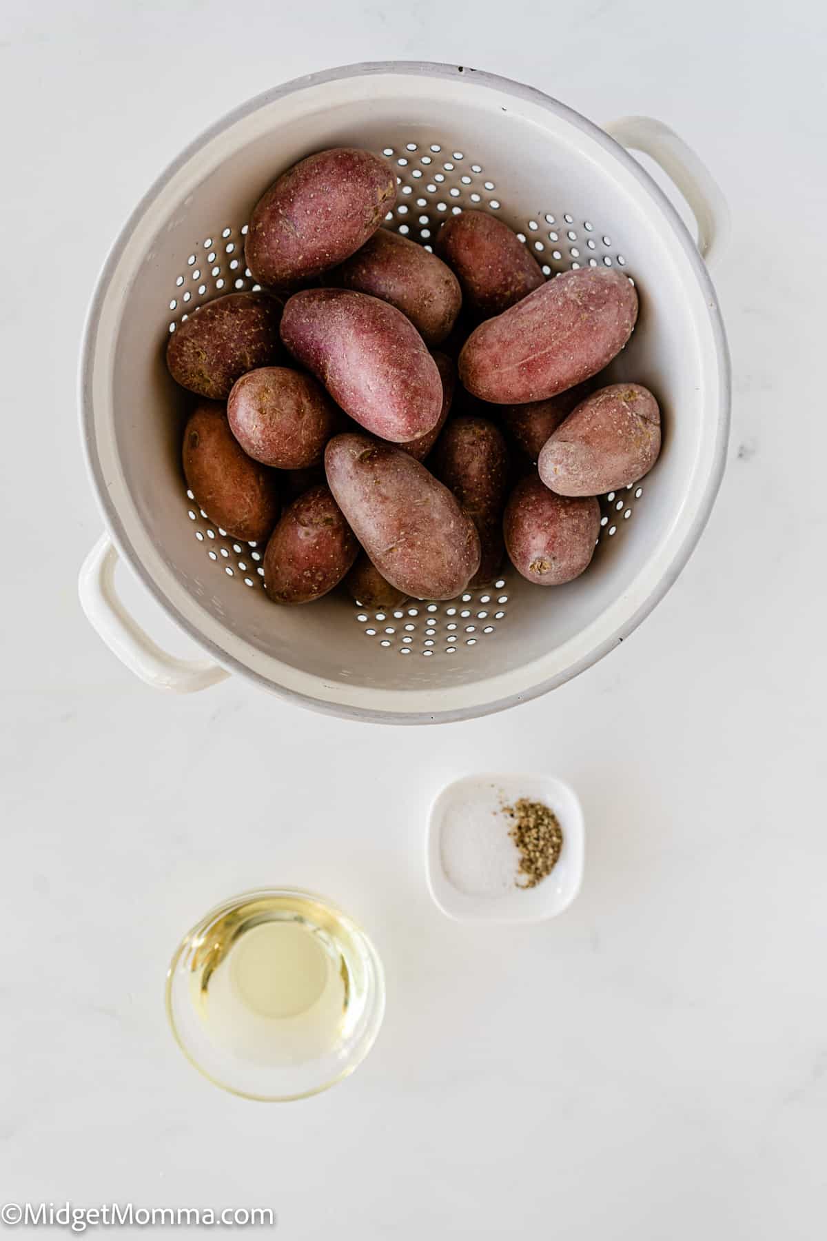 Easy Crispy smashed potatoes ingredients - small potatoes, salt, pepper, olive oil