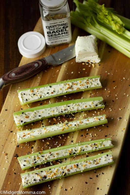Everything Bagel Celery (Easy Keto Snack!) \u2022 MidgetMomma