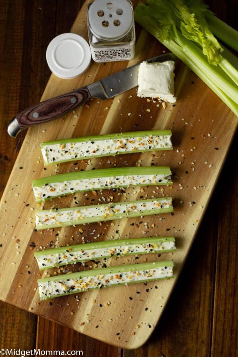 Everything Bagel Celery (Easy Keto Snack!) • MidgetMomma