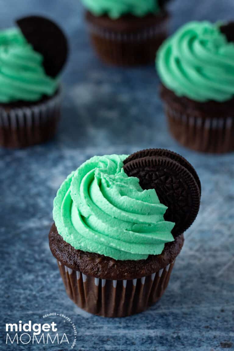 Mint Oreo Chocolate Cupcakes Recipe • MidgetMomma