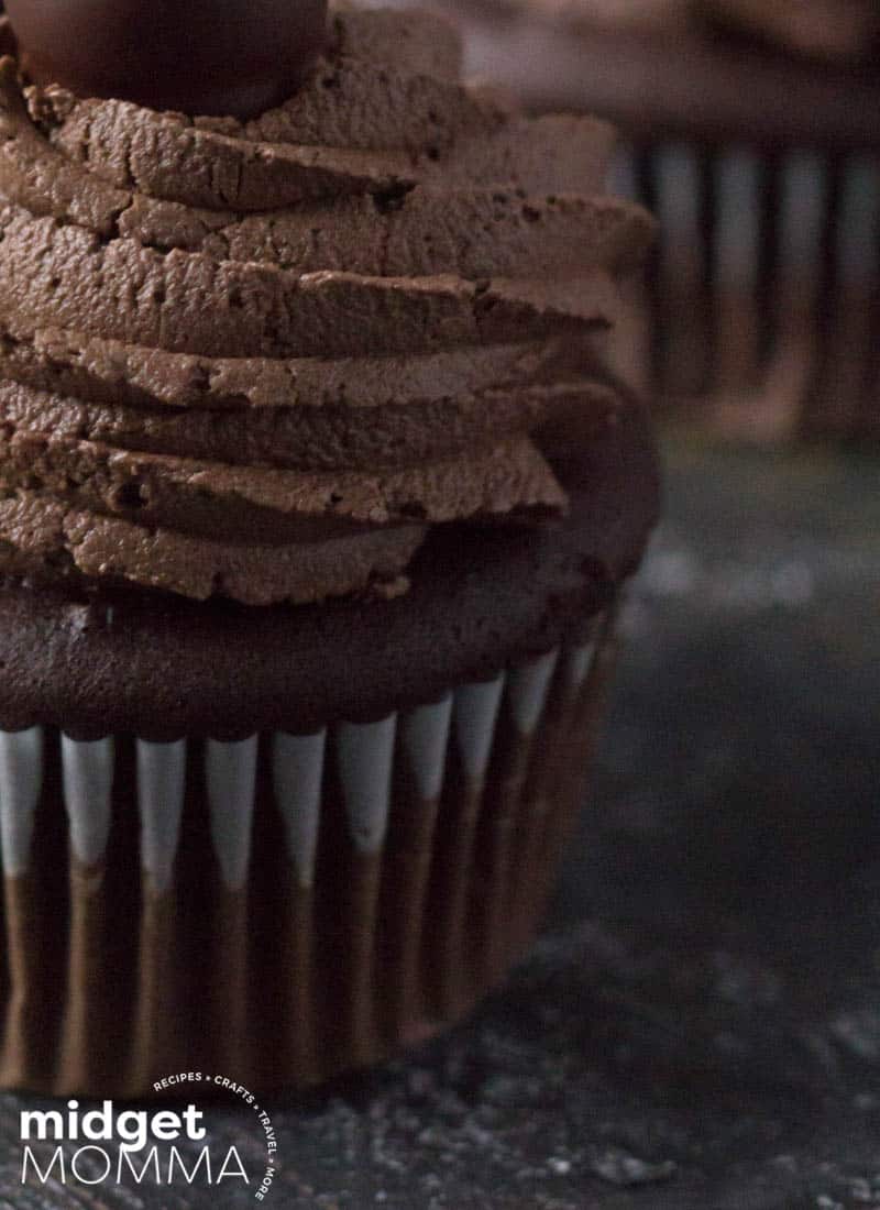 Bakery Style Chocolate Buttercream Frosting • MidgetMomma