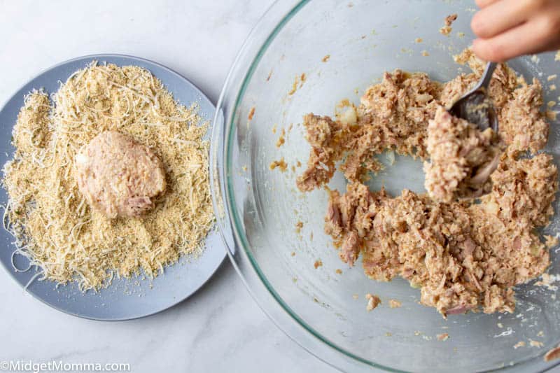 Tuna Cakes with Sriracha Aioli Sauce