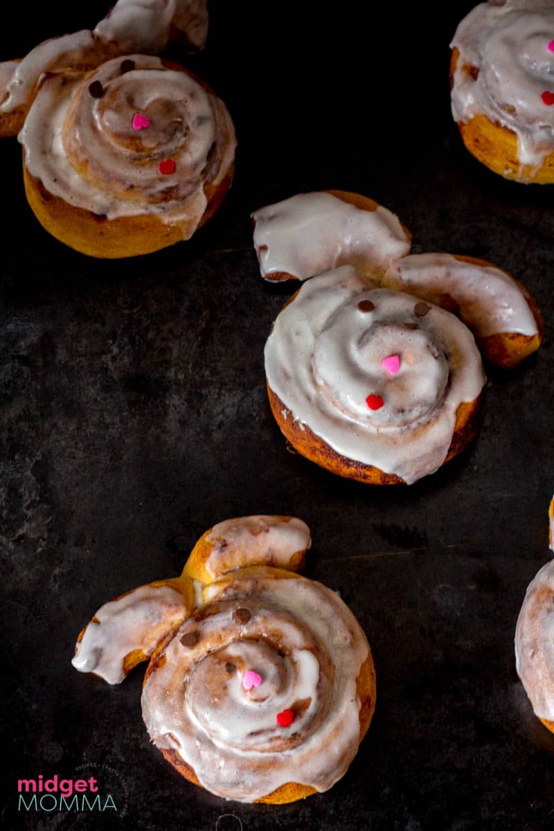 bunny cinnamon rolls