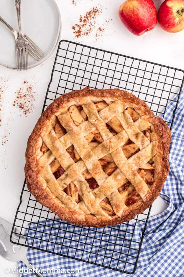 Lattice Crust Cinnamon Apple Pie • MidgetMomma