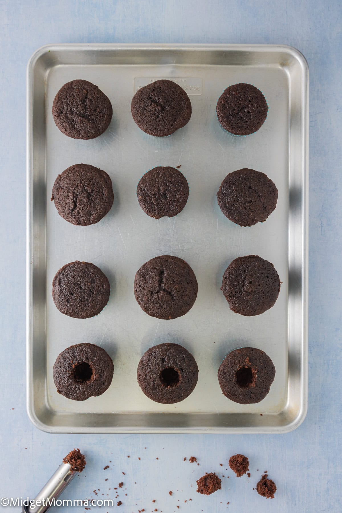 Baked chocolate cupcakes 