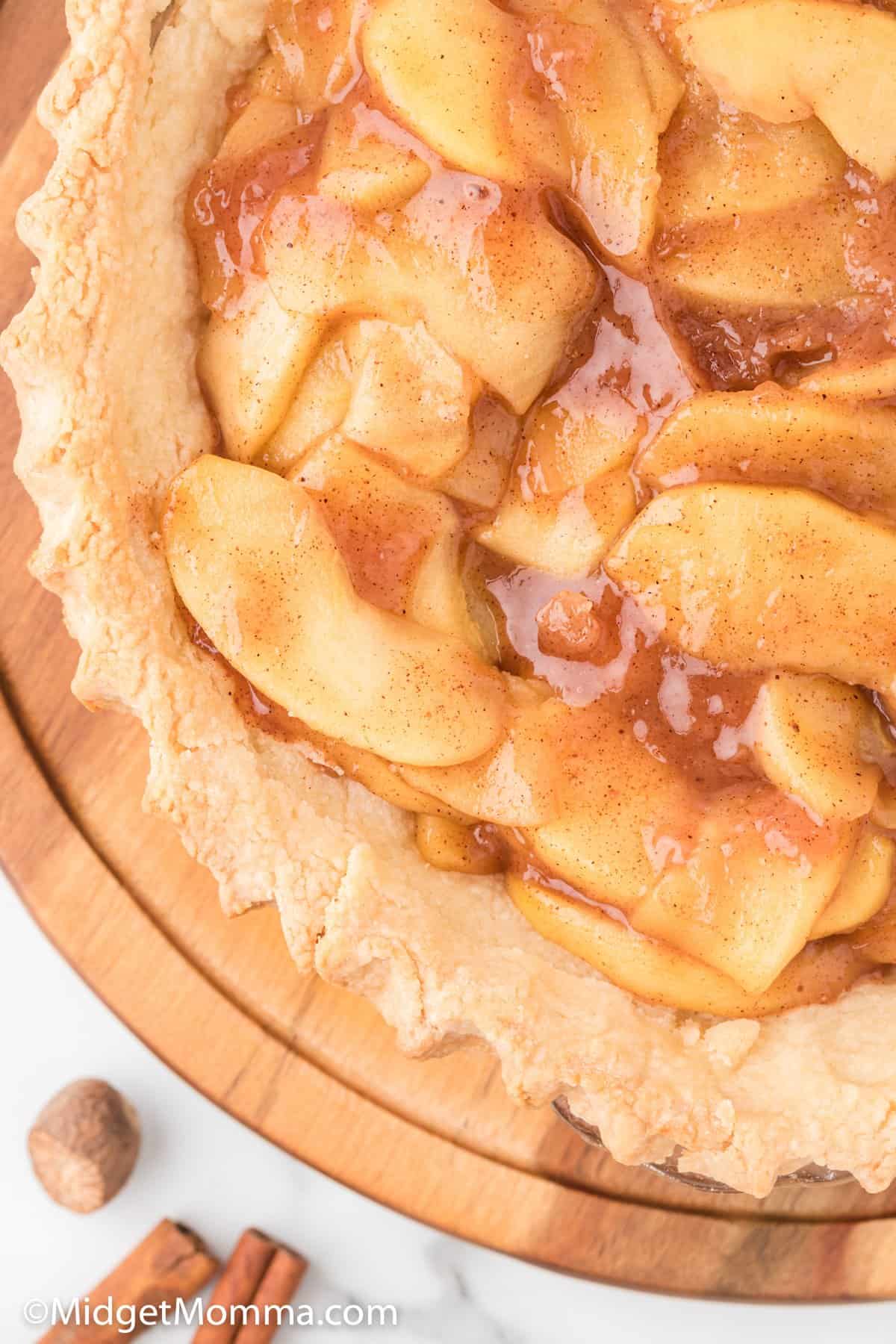 close up photo homemade apple pie filling in pie crust