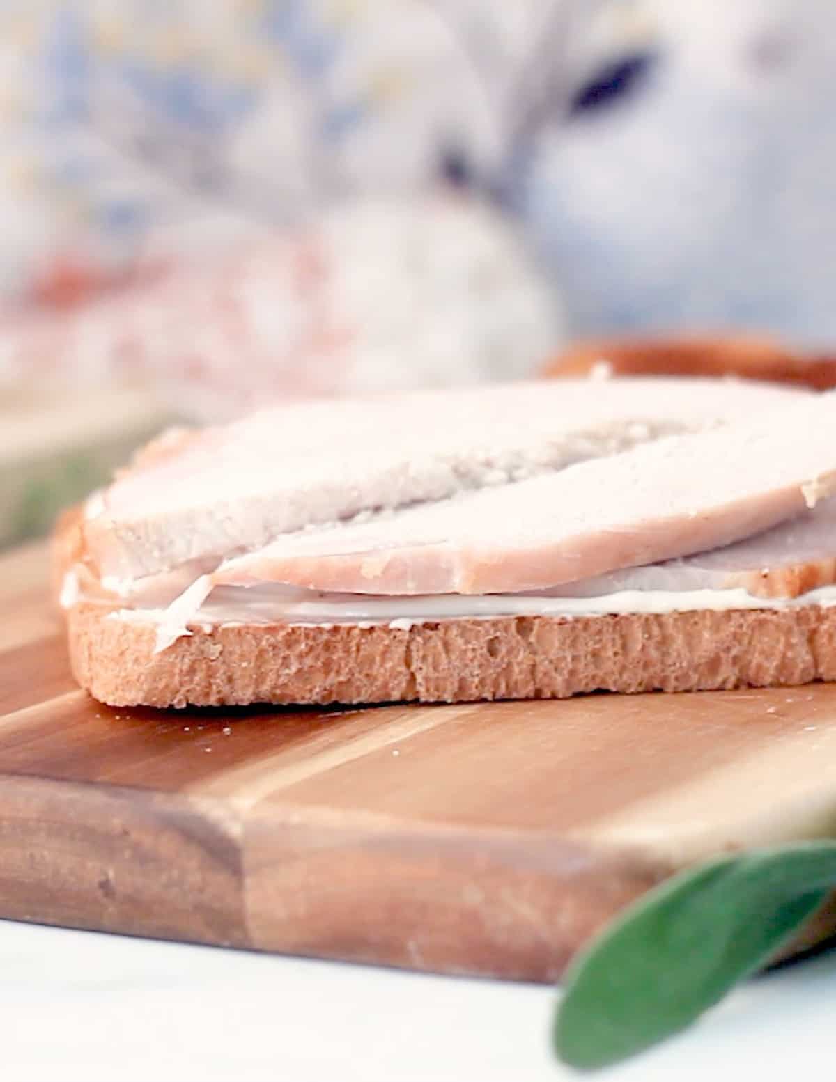 turkey place on a slice of bread