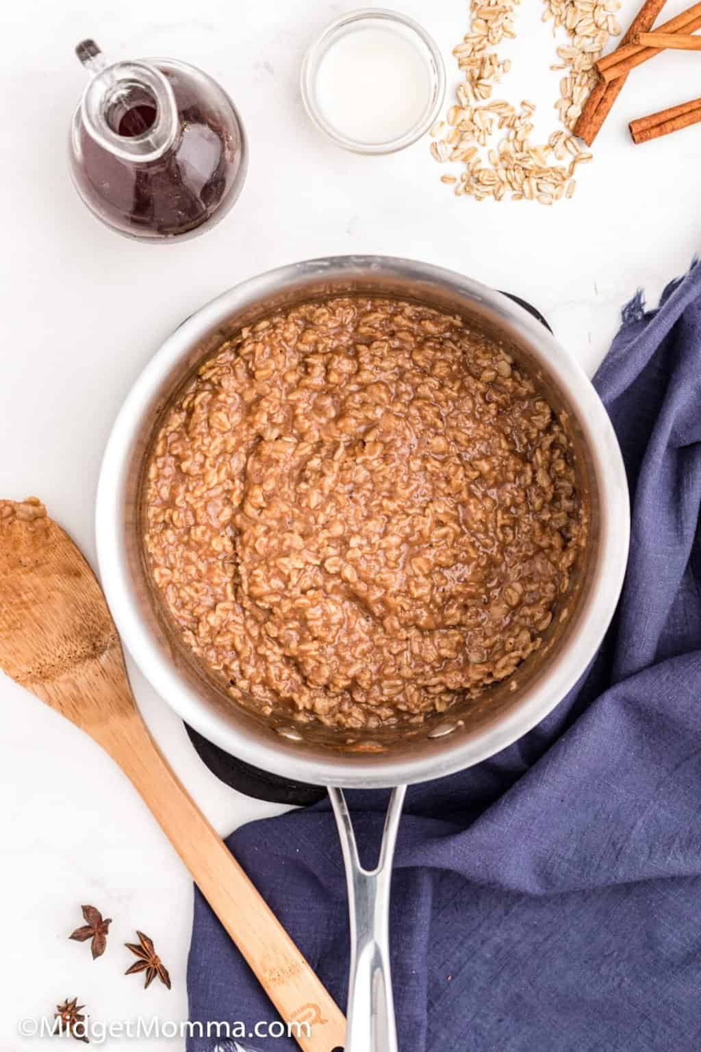 Gingerbread Oatmeal Recipe (Done in 10 minutes!)