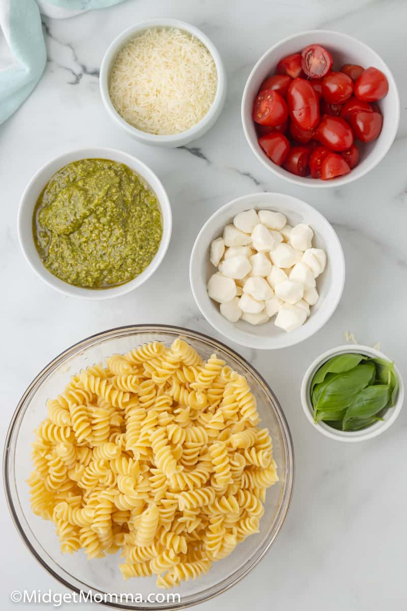 Pesto pasta salad ingredients