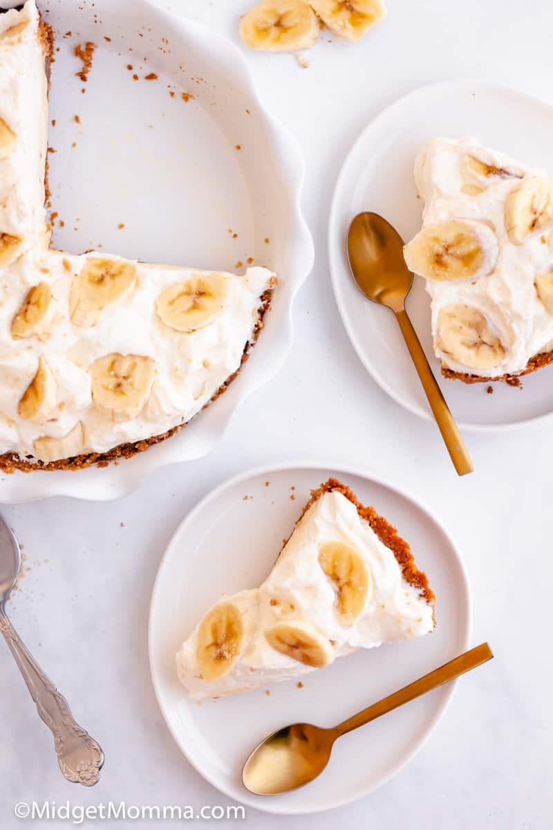 banana cream pie with graham cracker crust