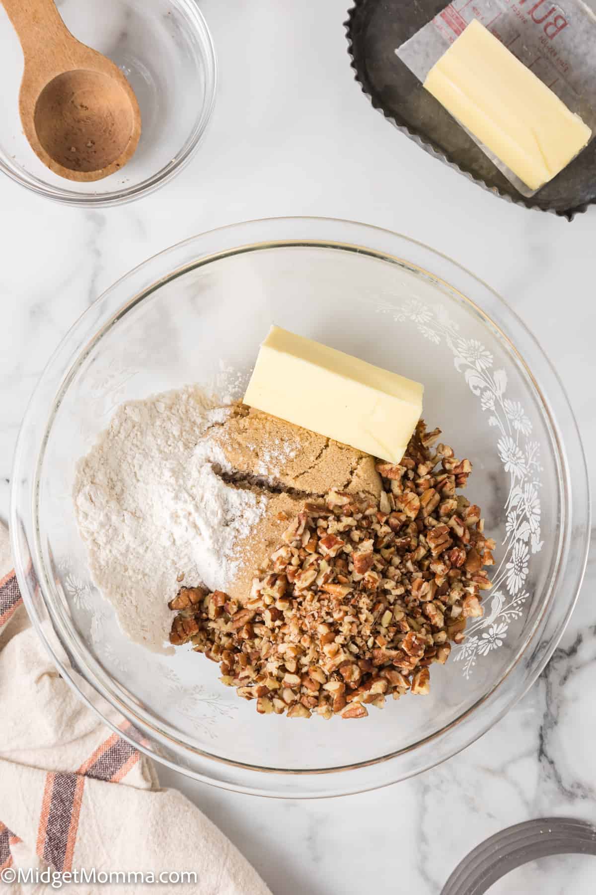 pecan topping ingredients in a bowl