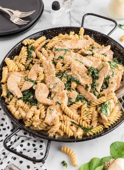 Creamy Garlic chicken pasta with spinach