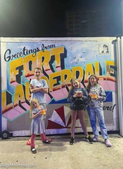 Things to do in Fort Lauderdale Florida - greetings from fortlauderdale sign with kids standing in front of it