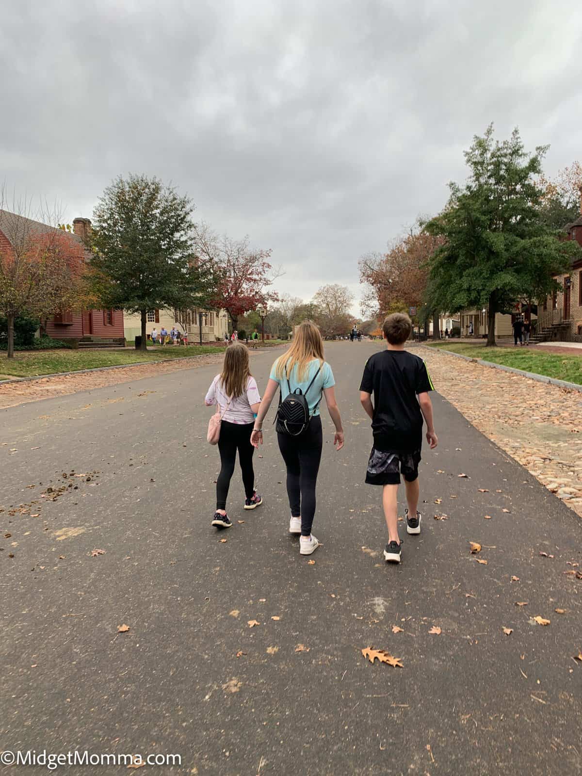 Kids walking in colonial williamsburg 