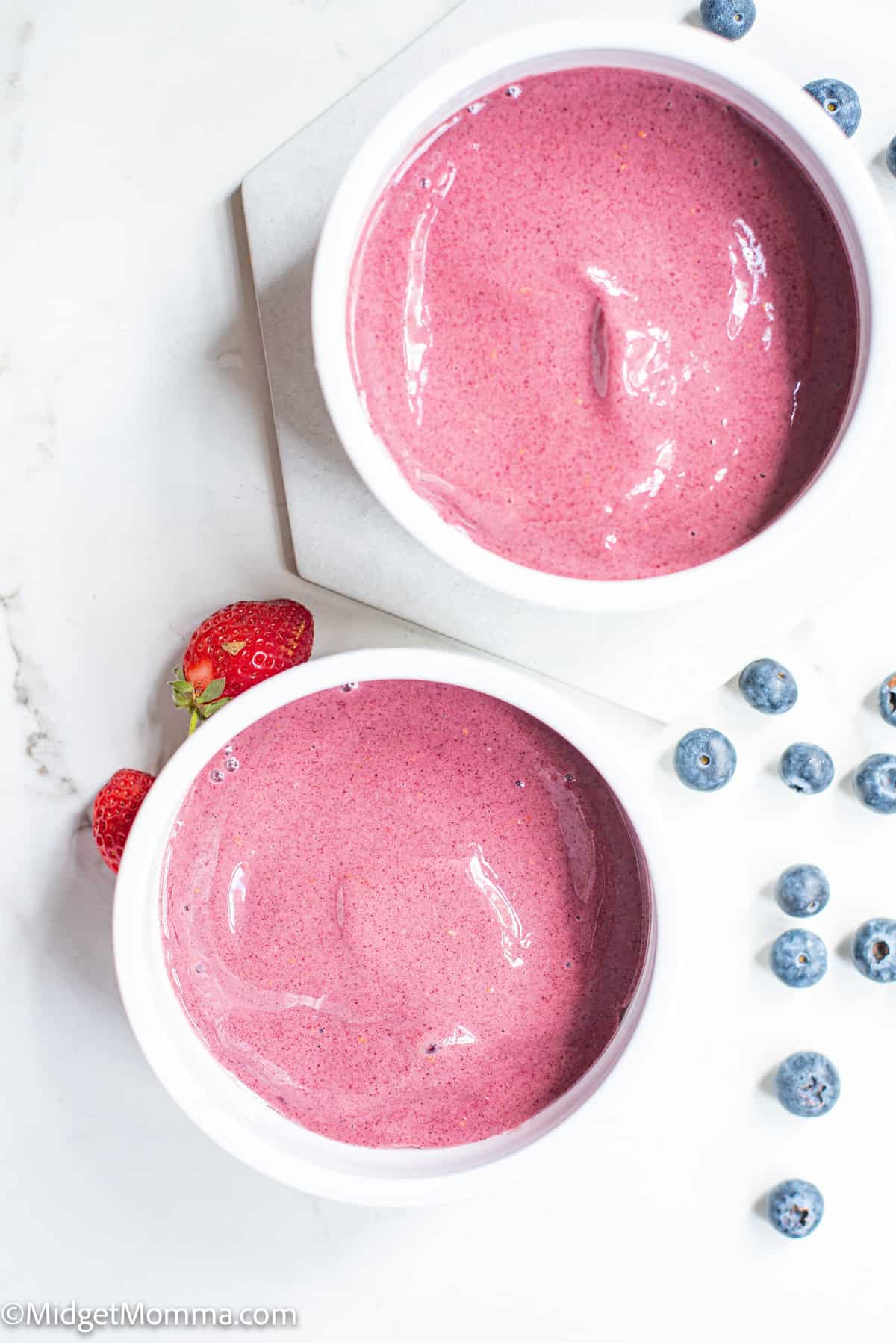 smoothie bowl mixture poured into 2 bowls