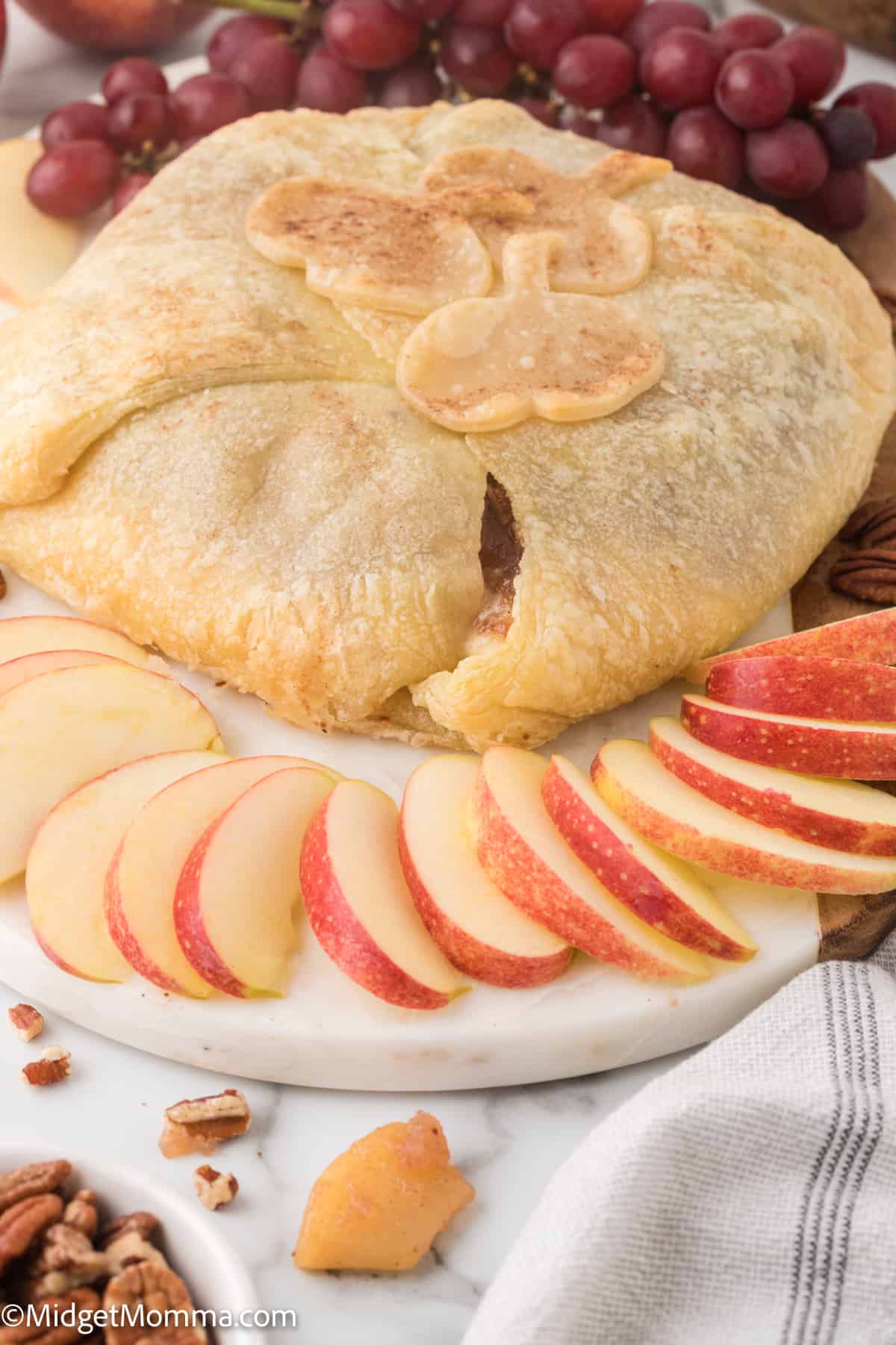 Puff Pastry Baked Brie with Apples