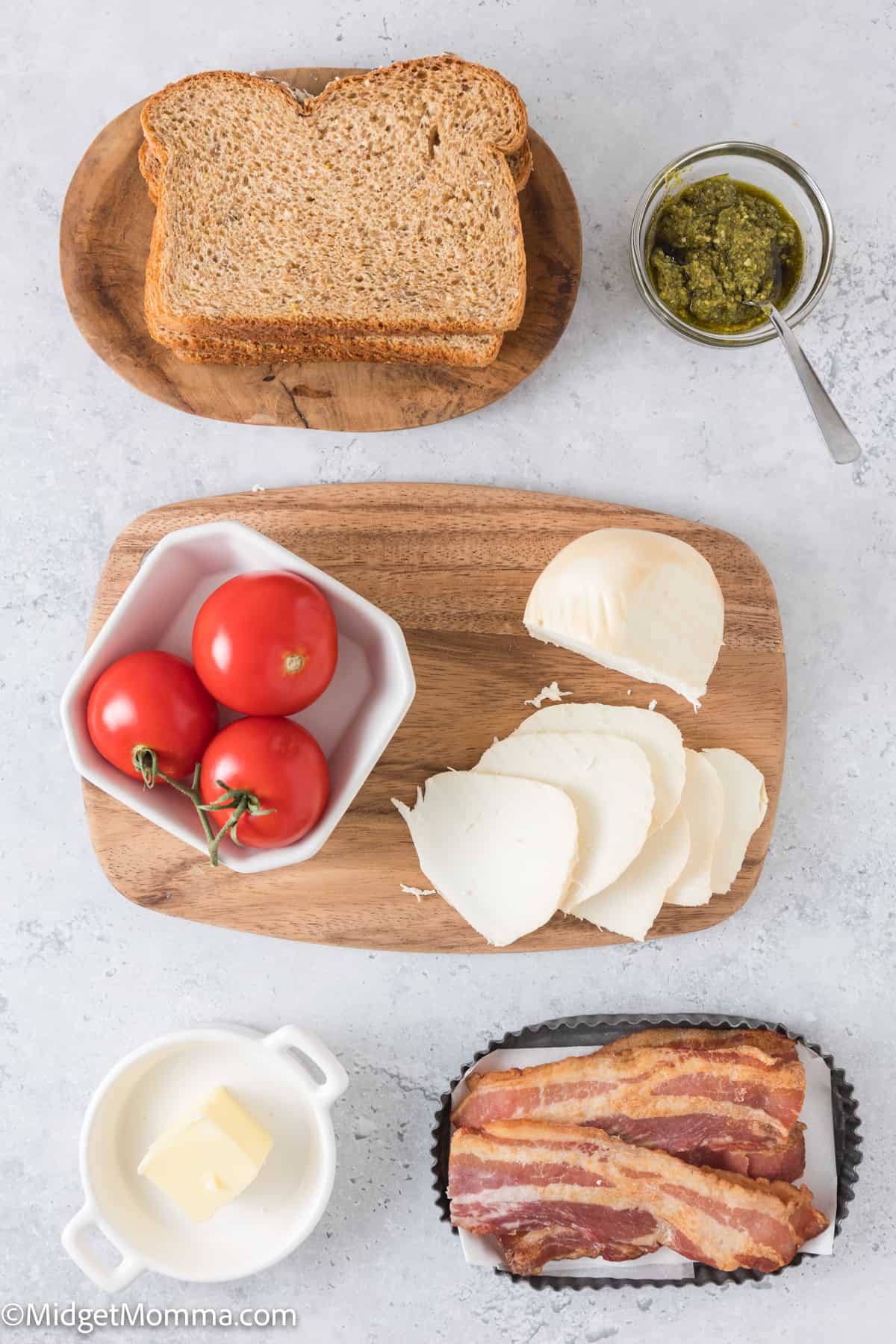 Pesto Grilled Cheese Sandwich Recipe with Mozzarella Cheese, Tomato & Bacon ingredients 
