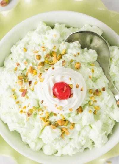 Watergate Salad Recipe (Pistachio Fluff Salad)