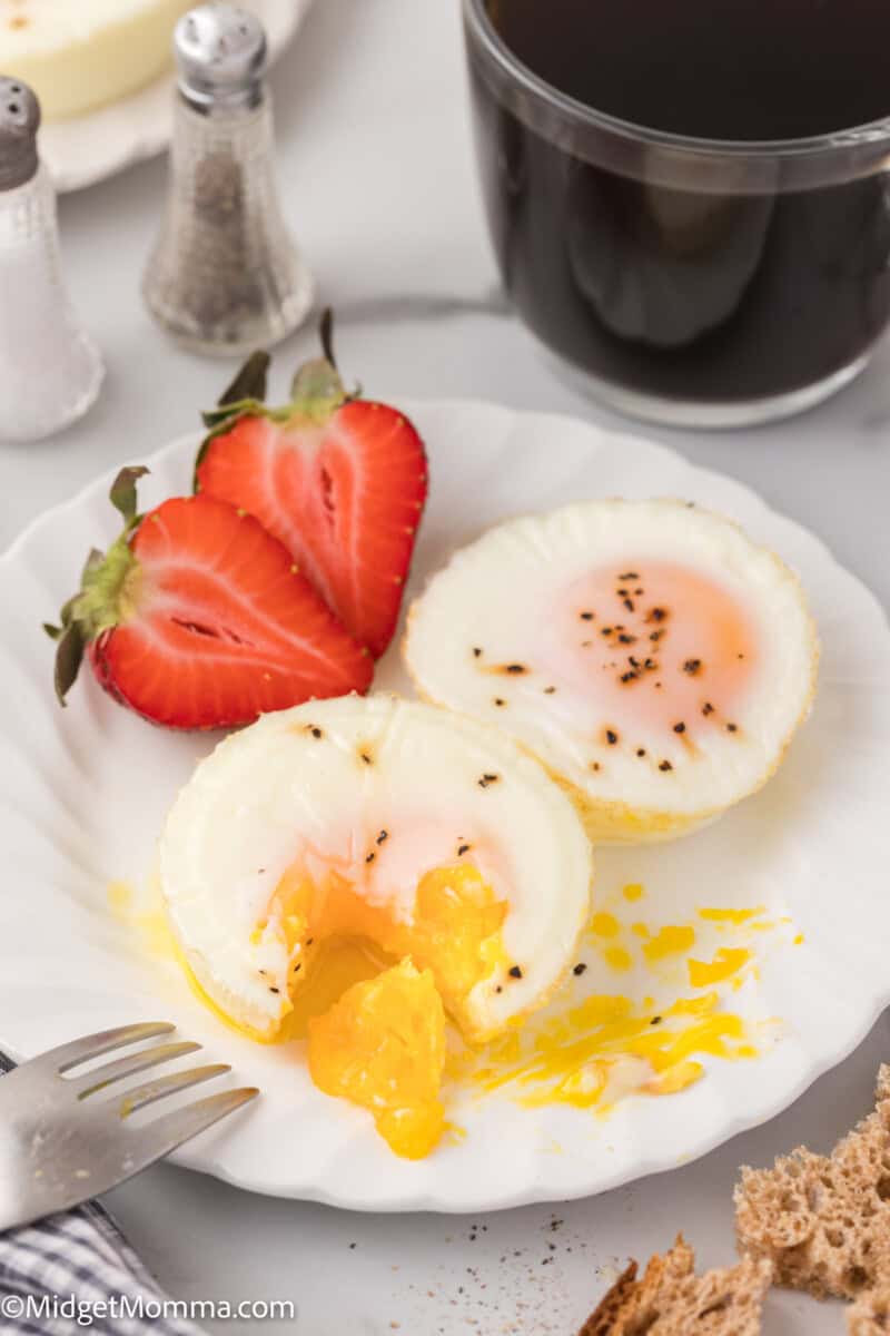 Oven Baked Eggs In a Muffin Tin • MidgetMomma