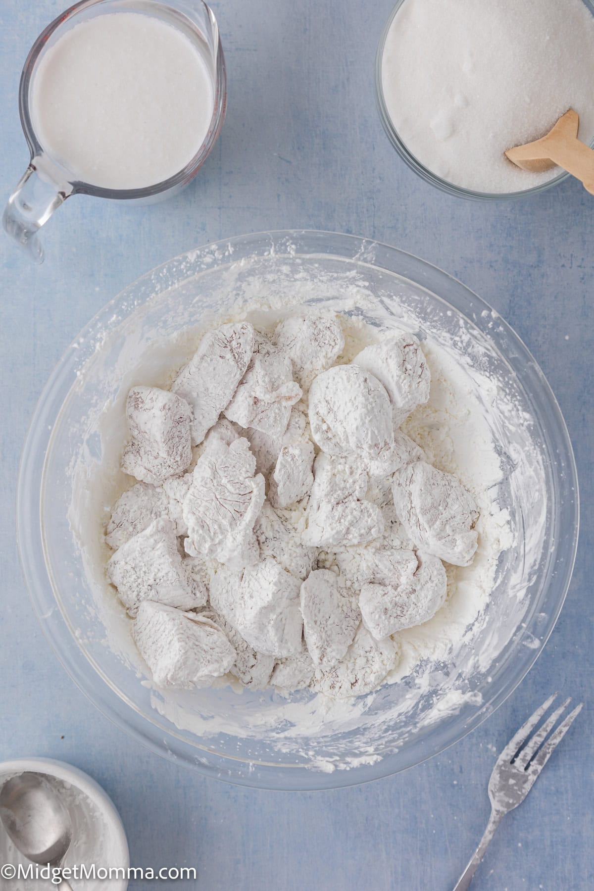 Bowl of chicken coated in cornstarch